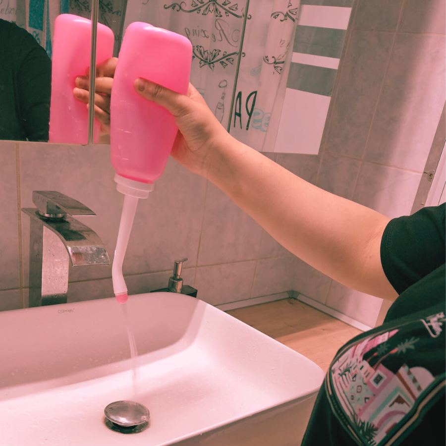 Le flacon de rinçage périnéal douceur post-partum Isanoa™
